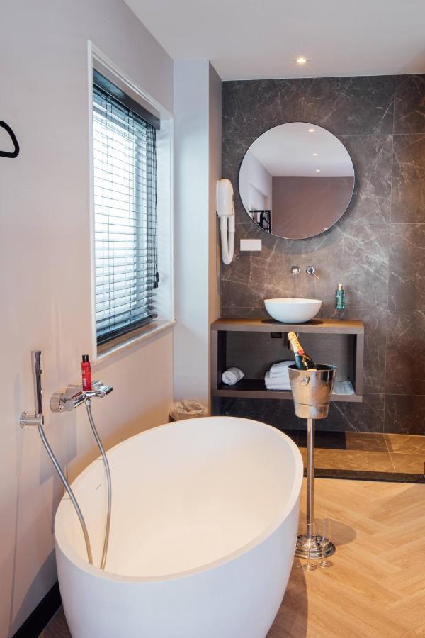 Harbour Suites Boutique Hotel โมนนิคเคินดาม ภายนอก รูปภาพ